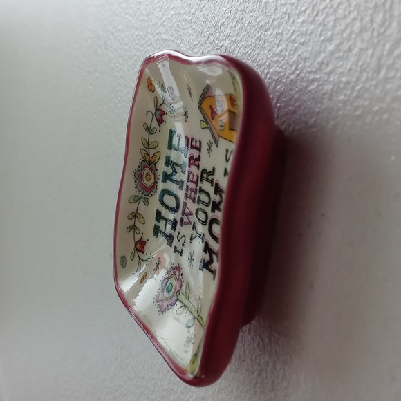 Small "HOME IS WHERE YOUR MOM IS" Square Plate - Picture 3 of 4